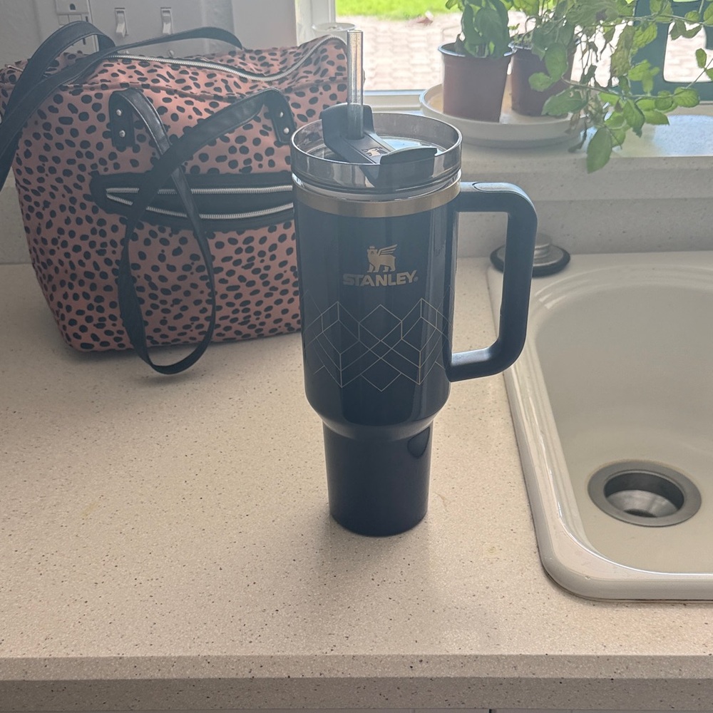 Stanley Navy Art Deco Insulated Mug with Handle 40 oz